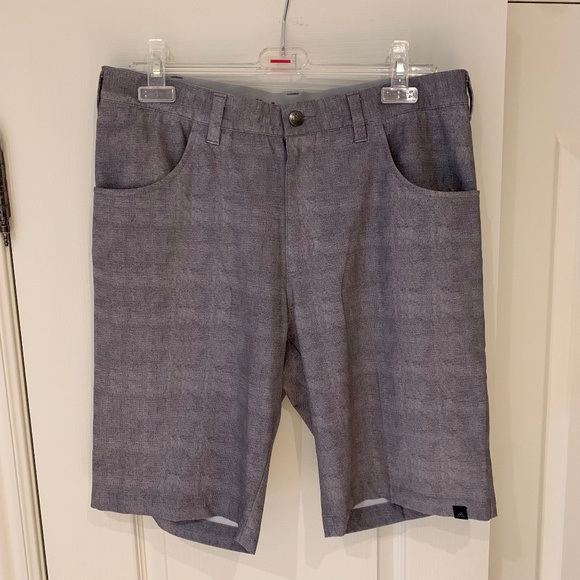 Adidas Short, Size 32, Grey - Picture 9 of 13